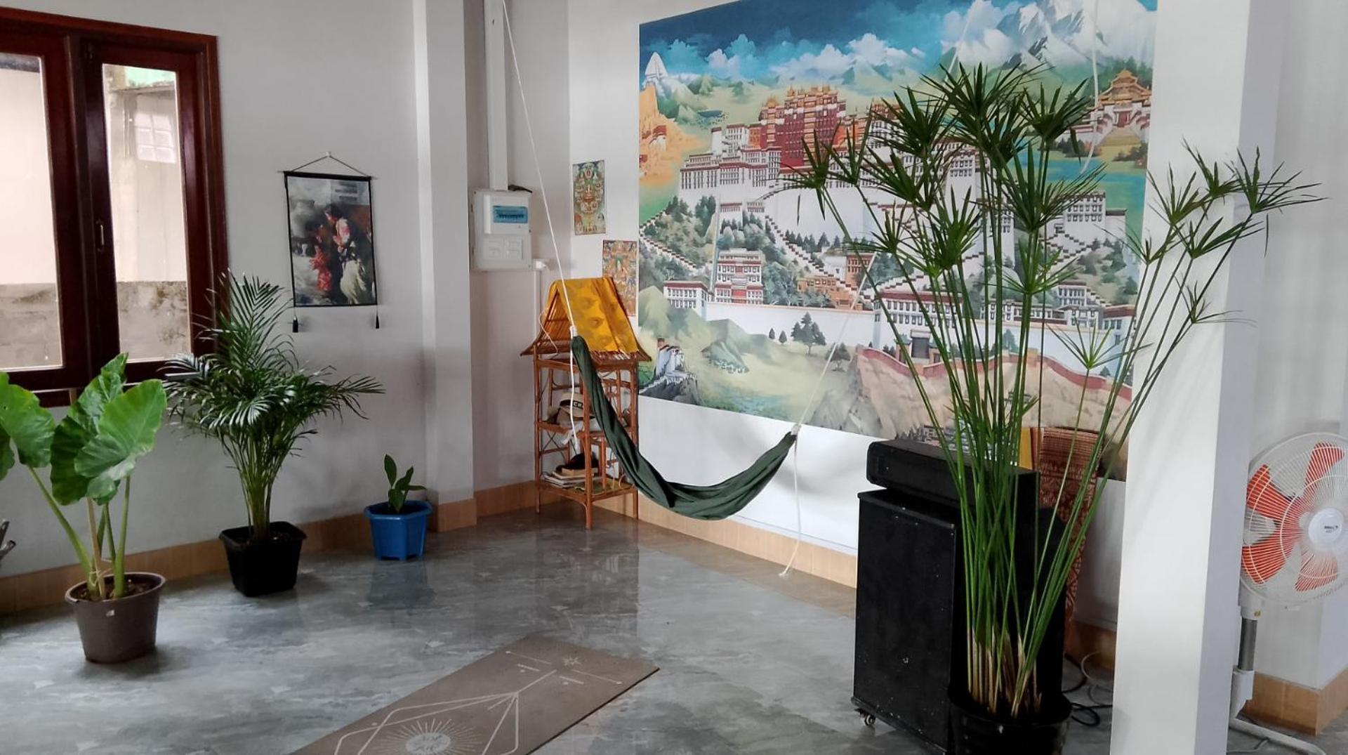 Tibet Restaurant And Hostel Nakaszong Kültér fotó